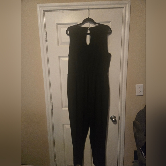 Black jumpsuit - Picture 2 of 6